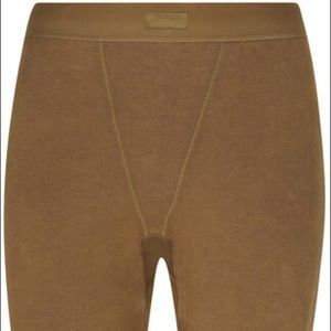 Skims outdoor sepia seamed legging L